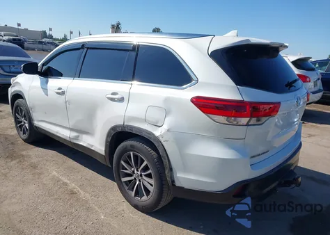 2019 Toyota Highlander Xle z USA, uszkodzony, nr VIN 5TDKZRFH3KS552074